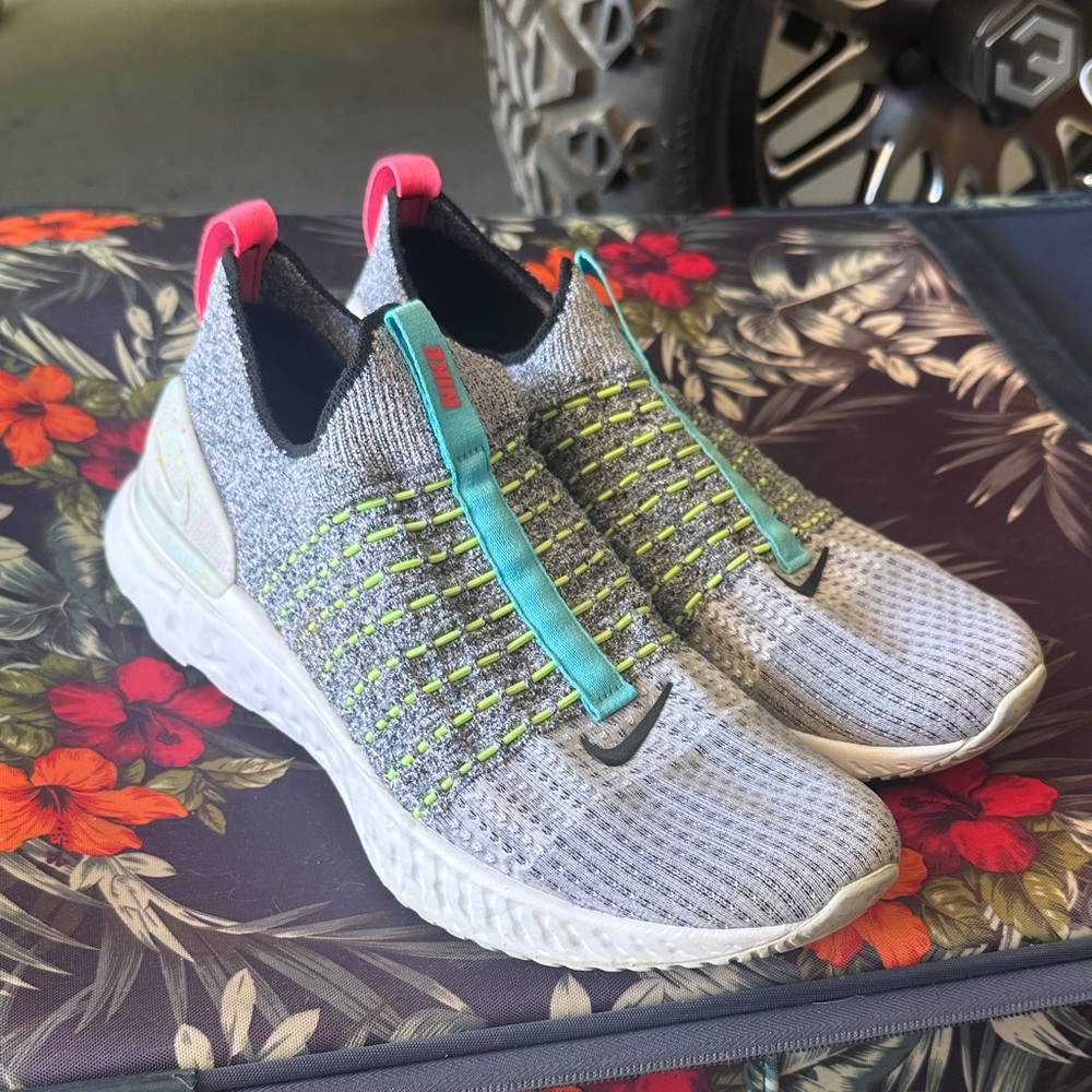 Nike Men's Light Gray Knit Slip-On Sneakers with Teal & Neon Yellow Accents